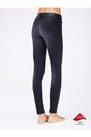 Джинси жіночі Conte CON-97 "Velvet Touch", що моделюють з преміального деніму
